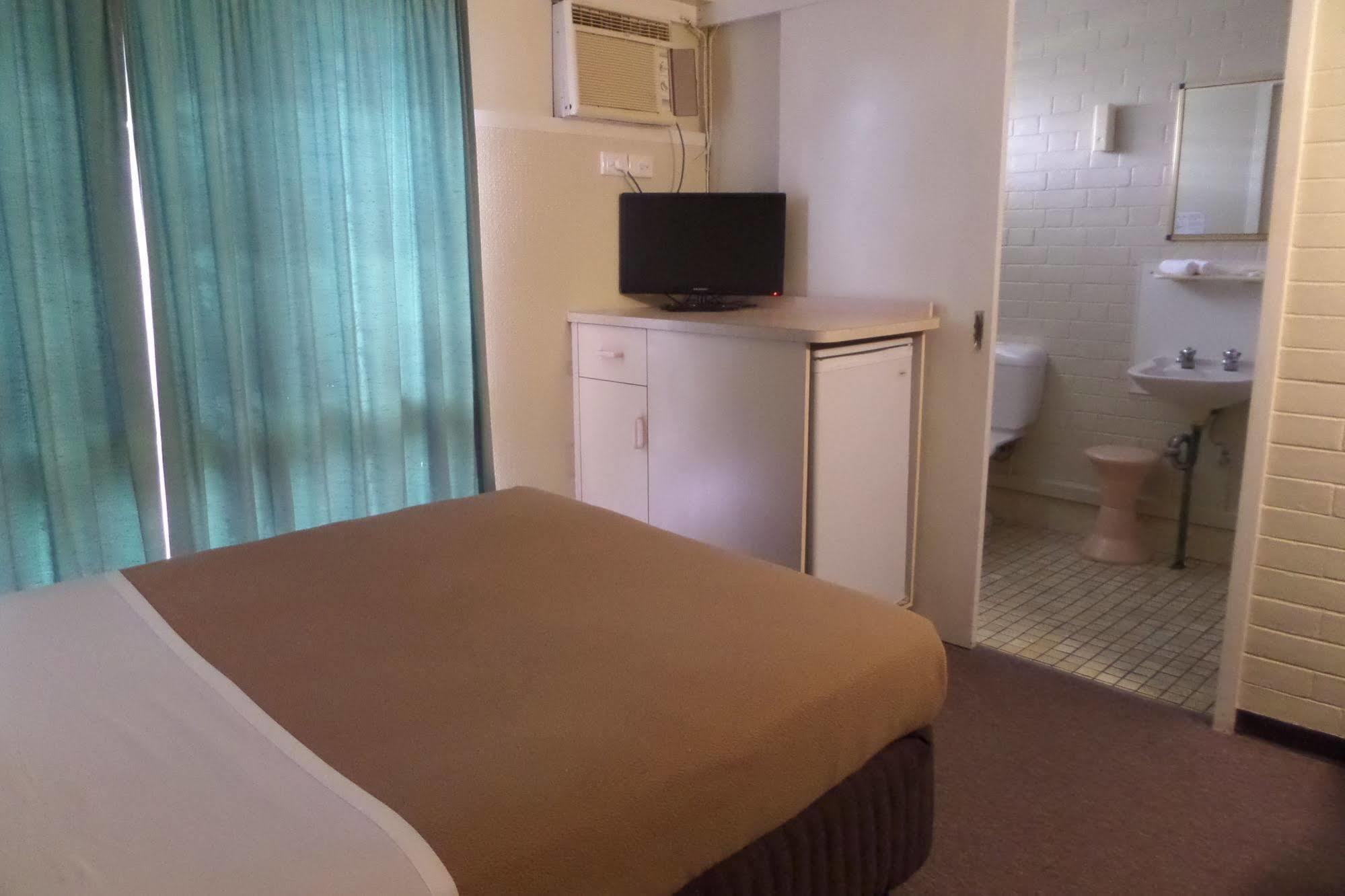 沐恩达拉汽车旅馆 因尼斯费尔 外观 照片